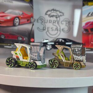 2014 Hot Wheels Tee'd Off 2 Golf Cart Pair White Bronze Loose